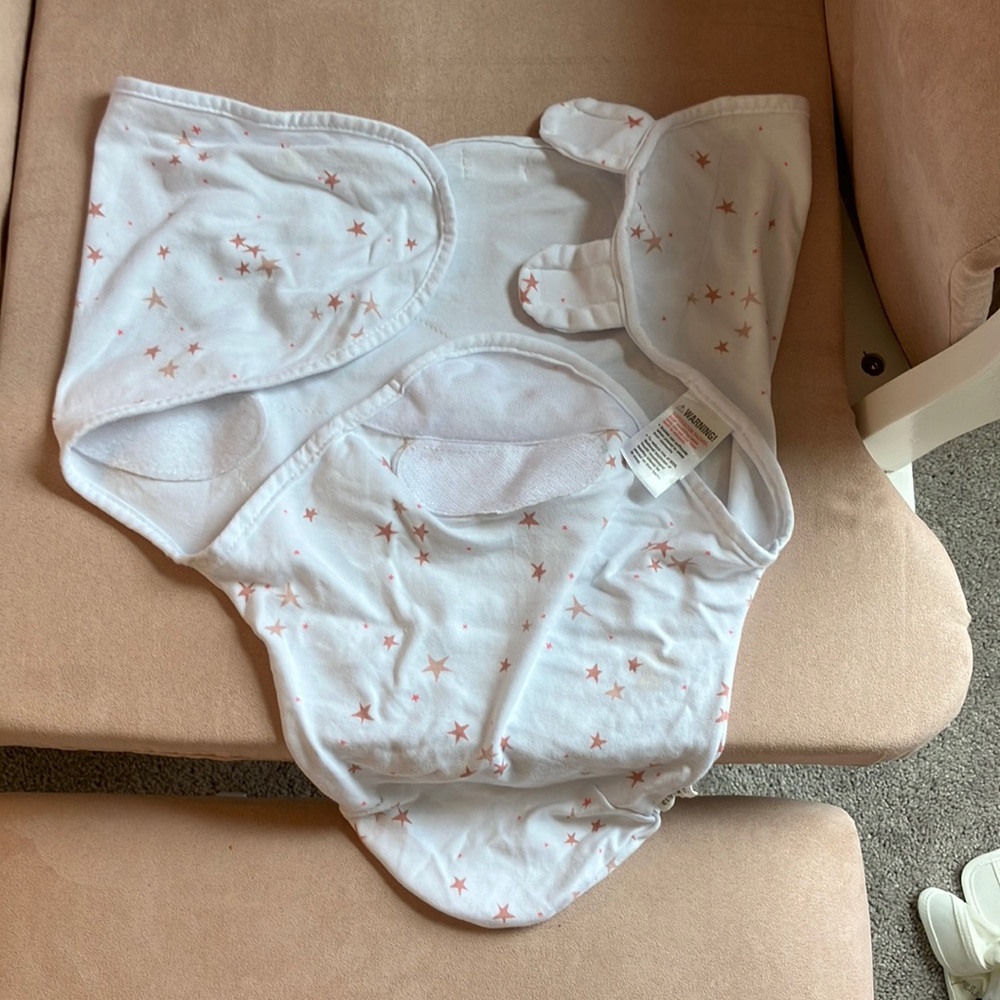 ely’s & co. Velcro Swaddle •lightly used •great condition